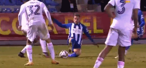 状态不佳！维尼修斯昨晚被马竞抢断12次，是本赛