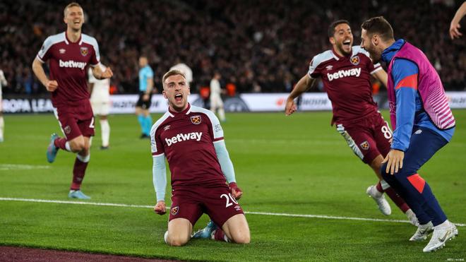 巴尔韦德长传 贡萨洛凌空抽射再下一城